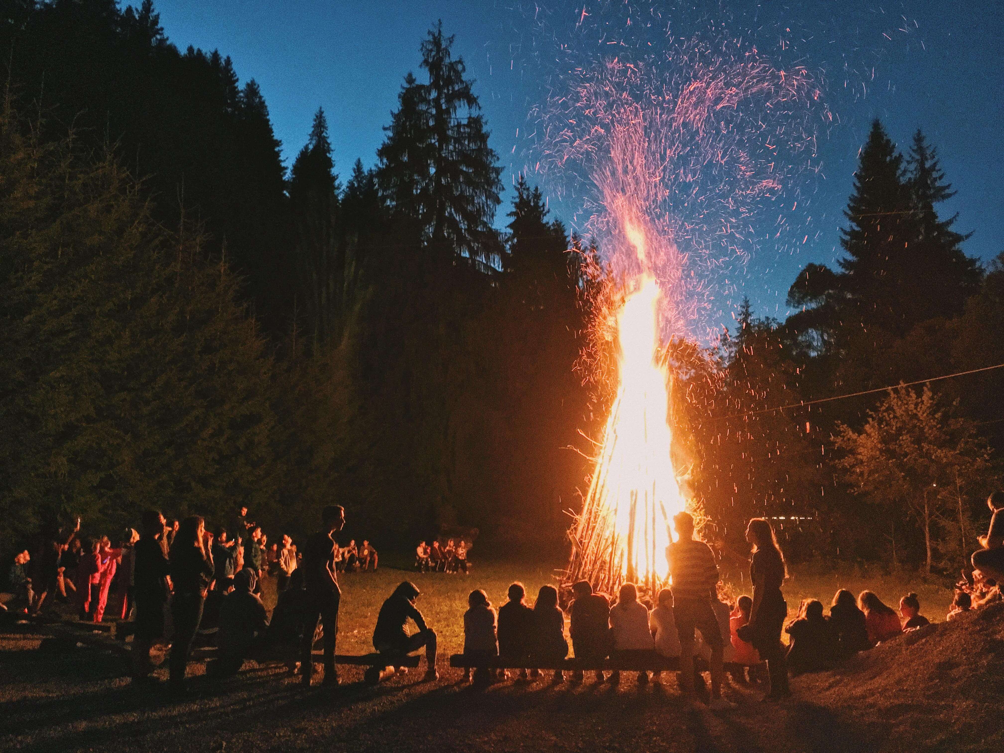 4 Party Tips for Hosting an Unforgettable Bonfire Night