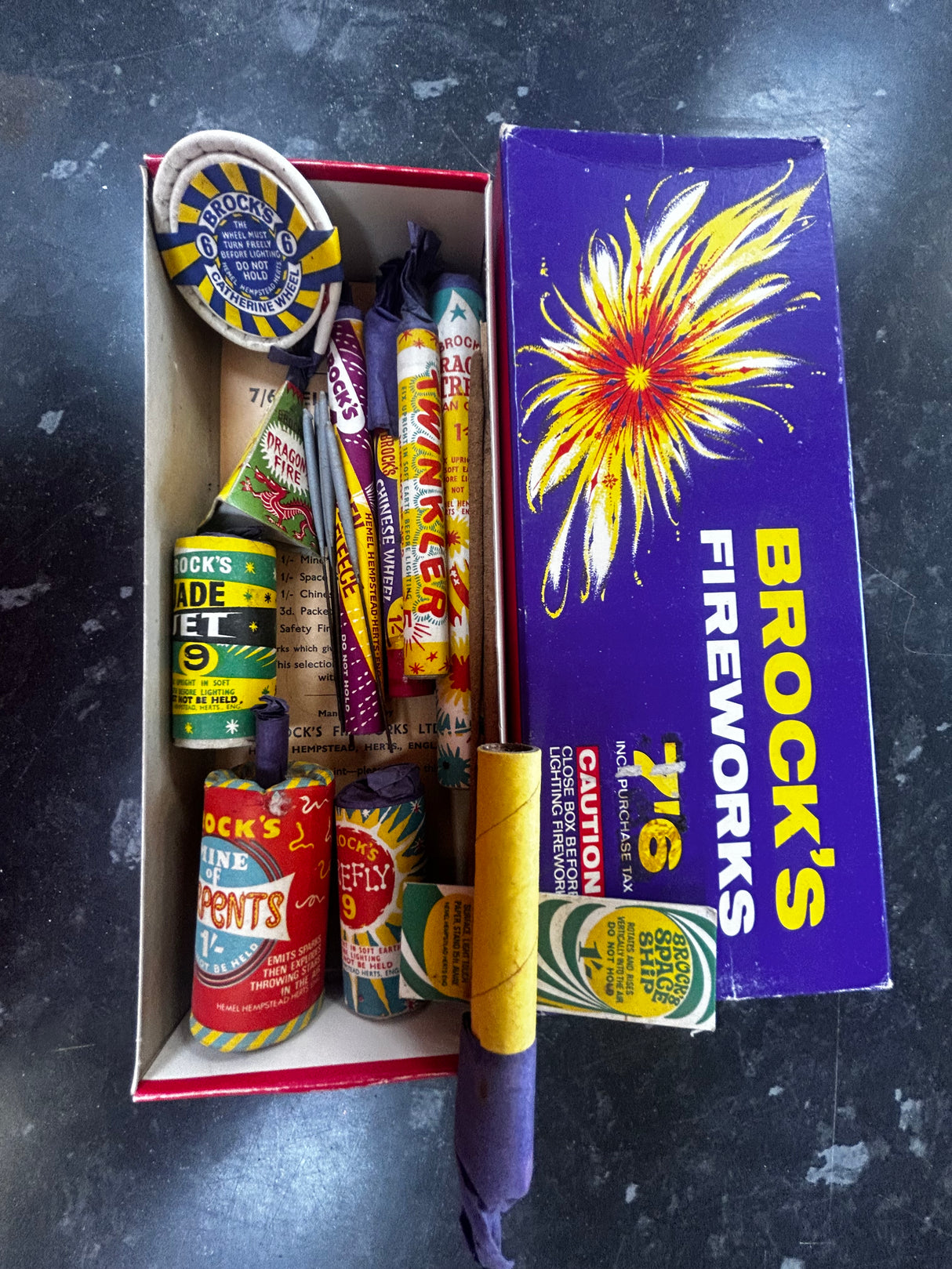 Brocks 7/6 Complets Live Box ( Collectors Display Purposes Only )